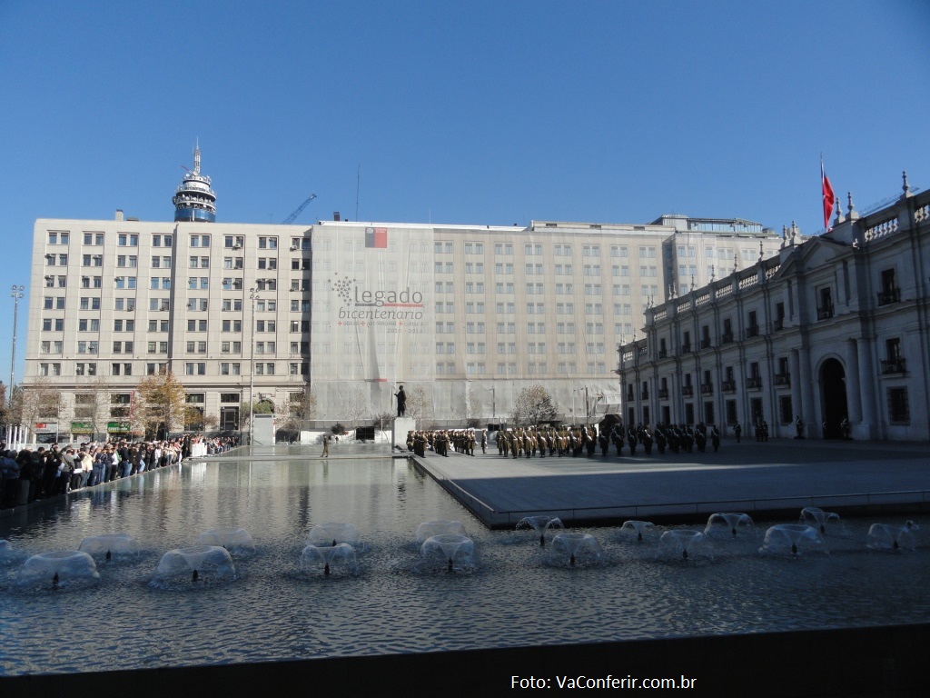 La Moneda - Praça da cidadania e da constituição com a sede do Governo. 